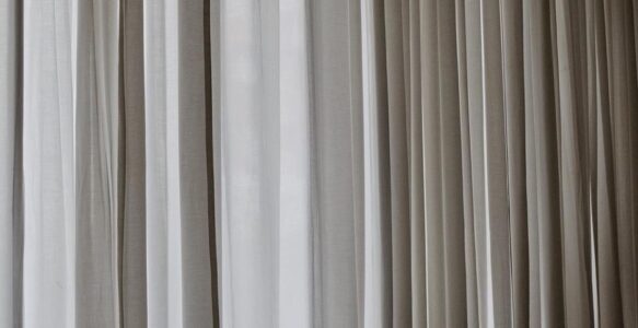 Curtain Cleaning Guide: Do’s & Don’ts